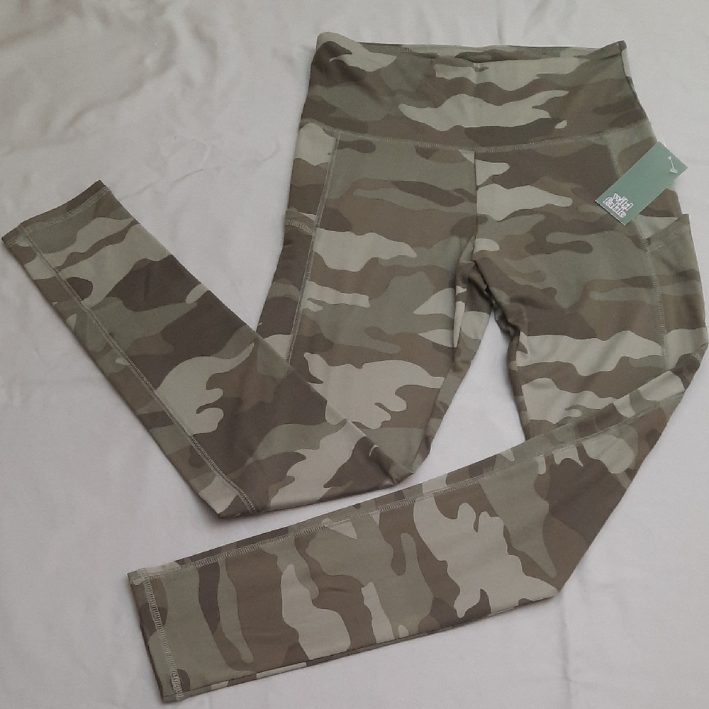 Kids Camouflage Leggings - Wild Fable - Size M - New with Tags